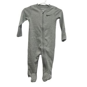 New Nike Baby Infant 6 Mos Zip Up Gray One Piece Long Sleeve Sleeper Bodysuit